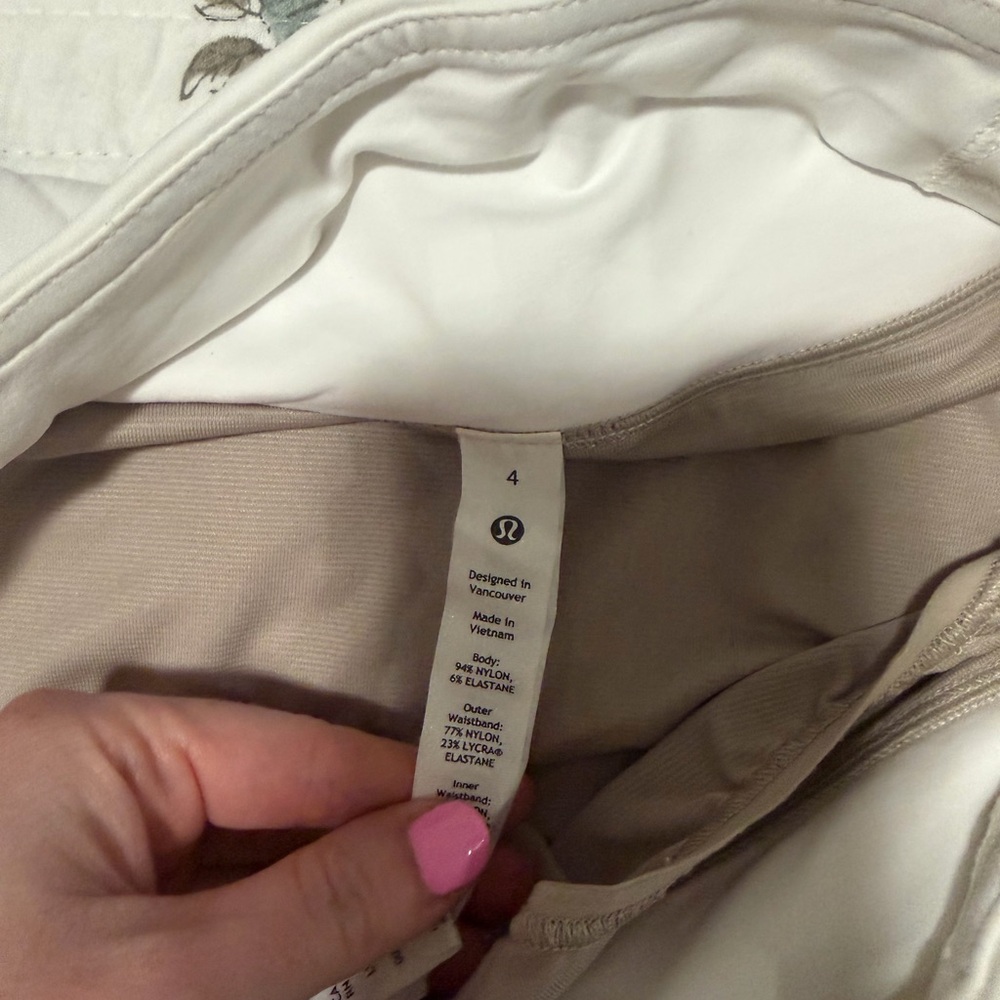 Lululemon Speed Up Shorts - Picture 3 of 3